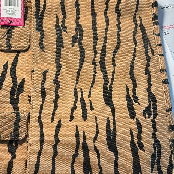 Vince Camuto tote - Picture 7 of 8